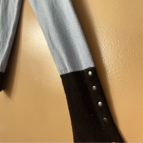 Magaschoni  Blue and Black Sweater cute button detail on sleeves size medium - Picture 2 of 7